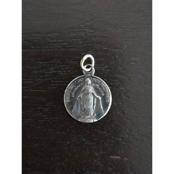 Vintage Mini Miraculous Medal Silver Tone Catholic Pendant Virgin Mary Charm .5" - Picture 1 of 3